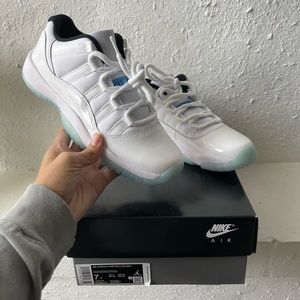 Retro 11 low legend blue